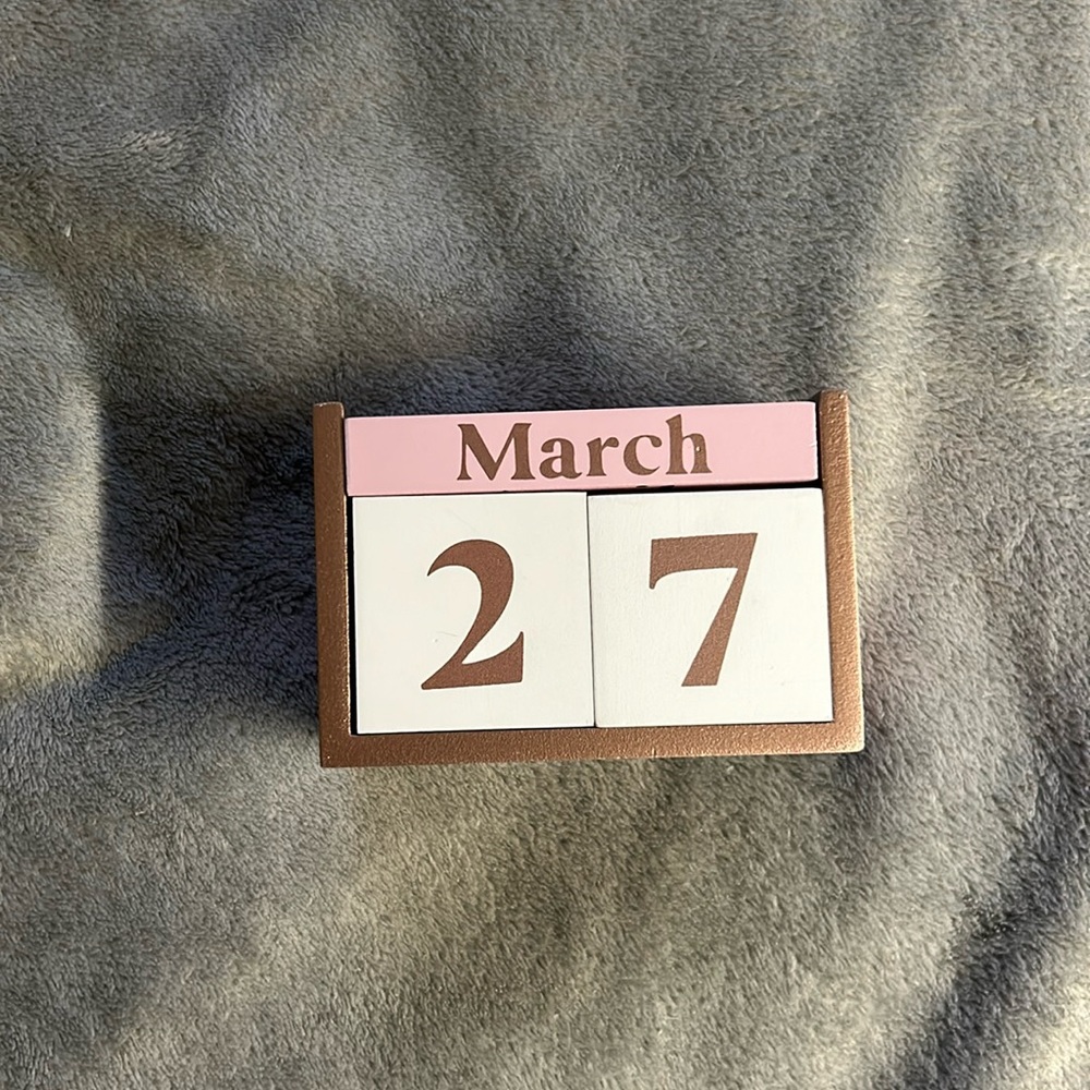 Small desk block calendar